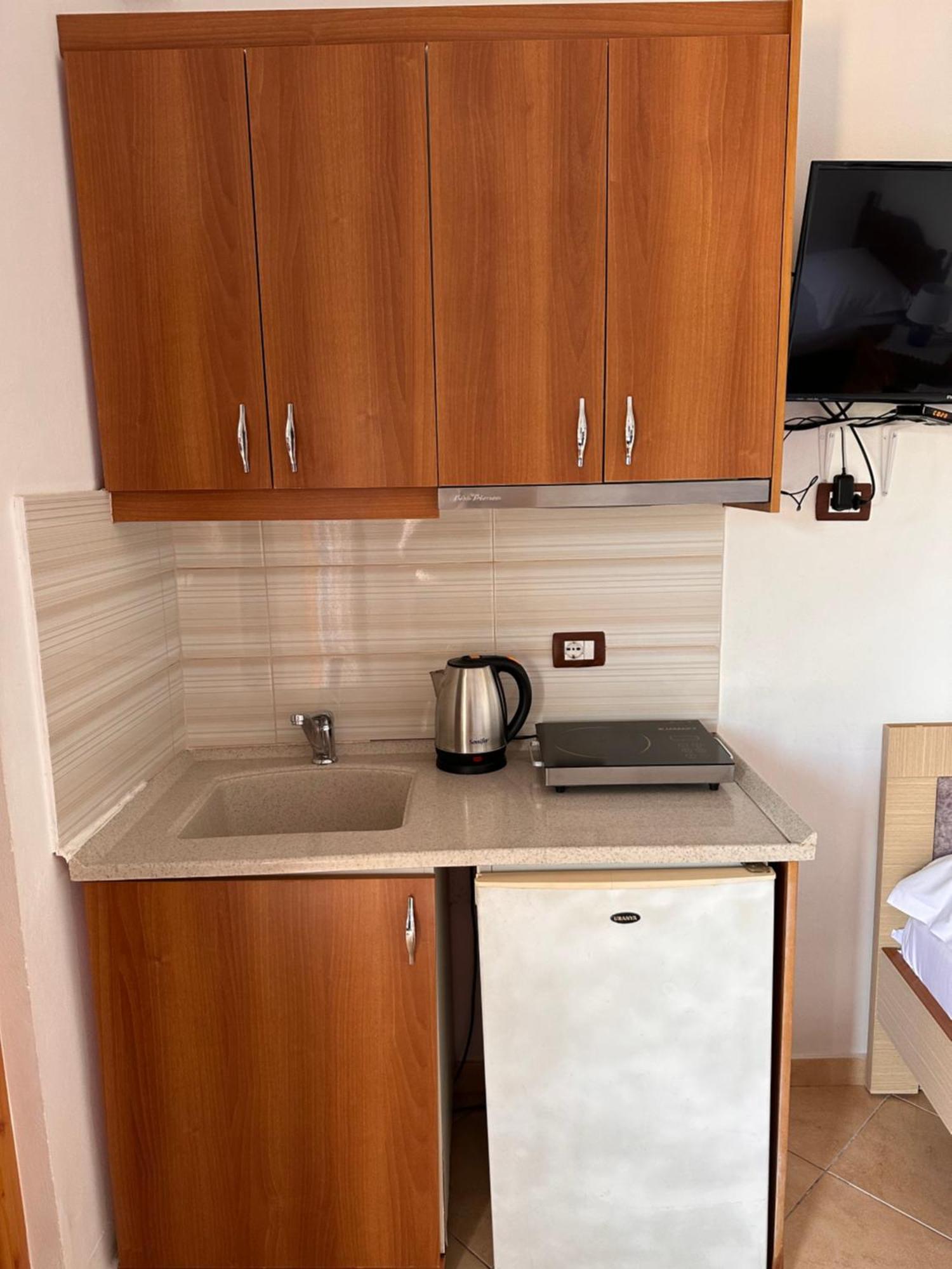 Albi'S Guesthouse Ksamil Luaran gambar